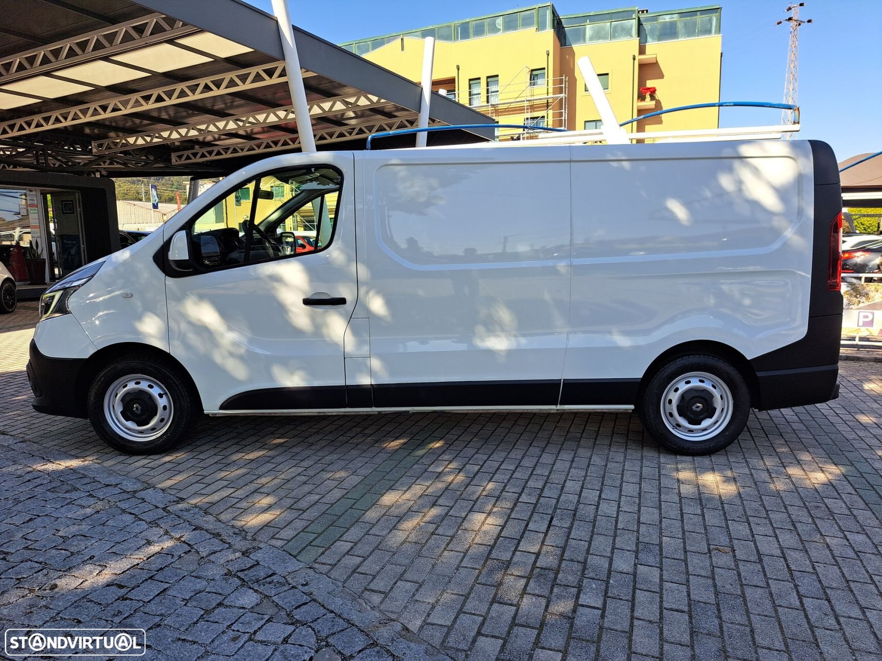 Renault Trafic 2.0 dCi L2H1 ISÓTERMICA FRIGORIFICA - 4