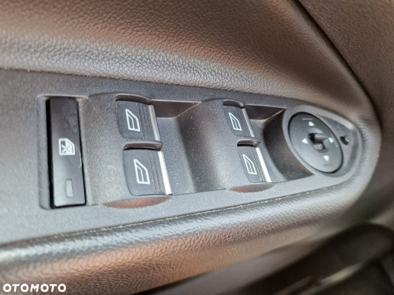 Ford Kuga 1.5 EcoBoost 2x4 Titanium - 36