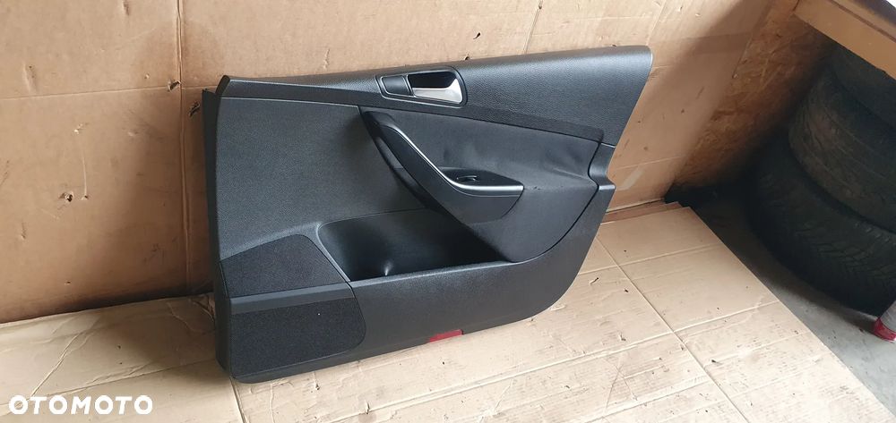 Boczek tapicerka prawy przód przednia prawa VW Passat B6 - 4