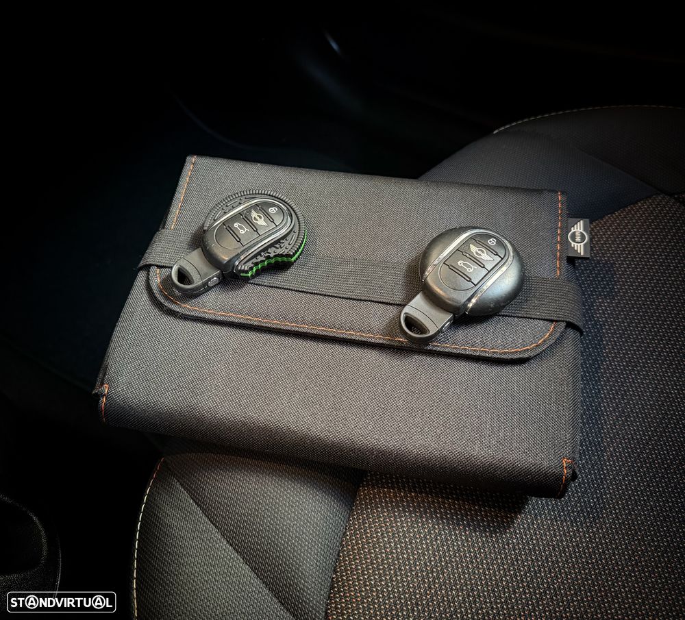 MINI 3 Portas Cooper D Aut. - 33