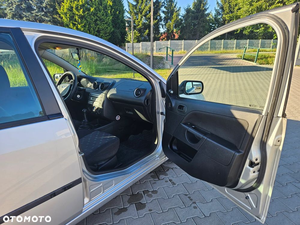 Ford Fiesta 1.4 Ambiente - 12