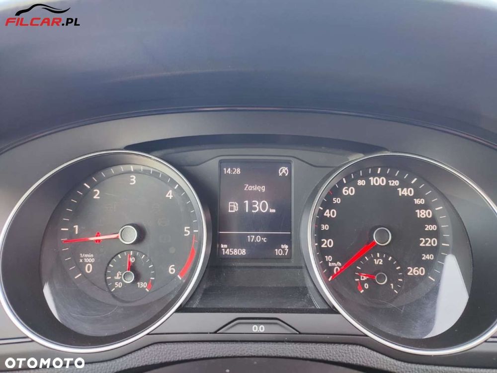 Volkswagen Passat - 13
