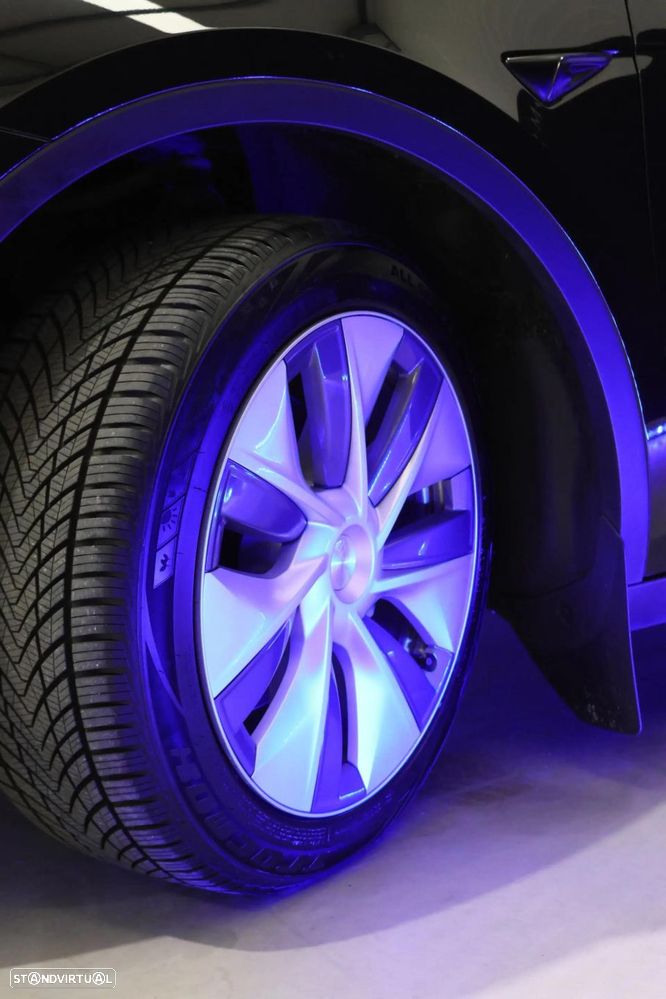 Tesla Model Y Long Range Dual Motor AWD - 8