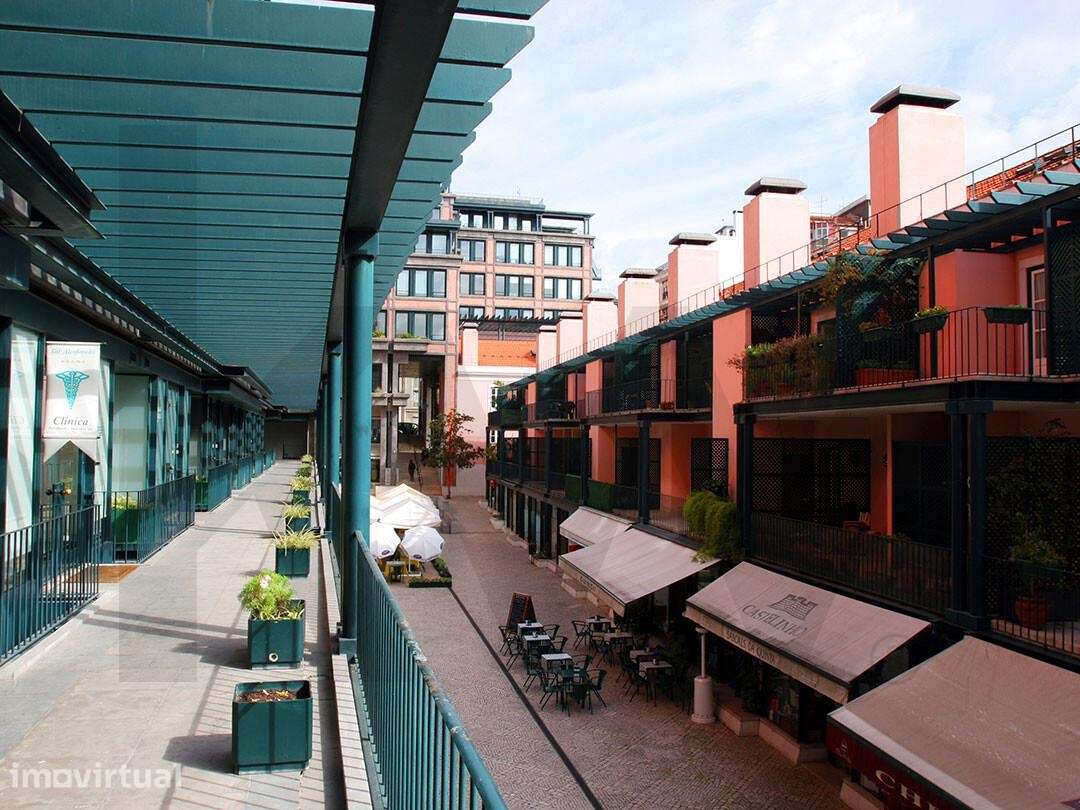Espaço comercial 396m2 no Pátio Bagatela (Prémio Valmor). Arrendado, c - Grande imagem: 2/4