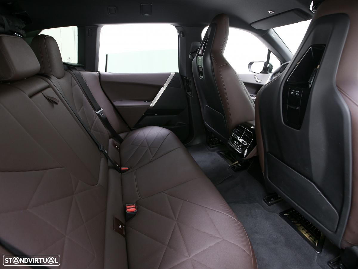 BMW iX xDrive 40 - 11