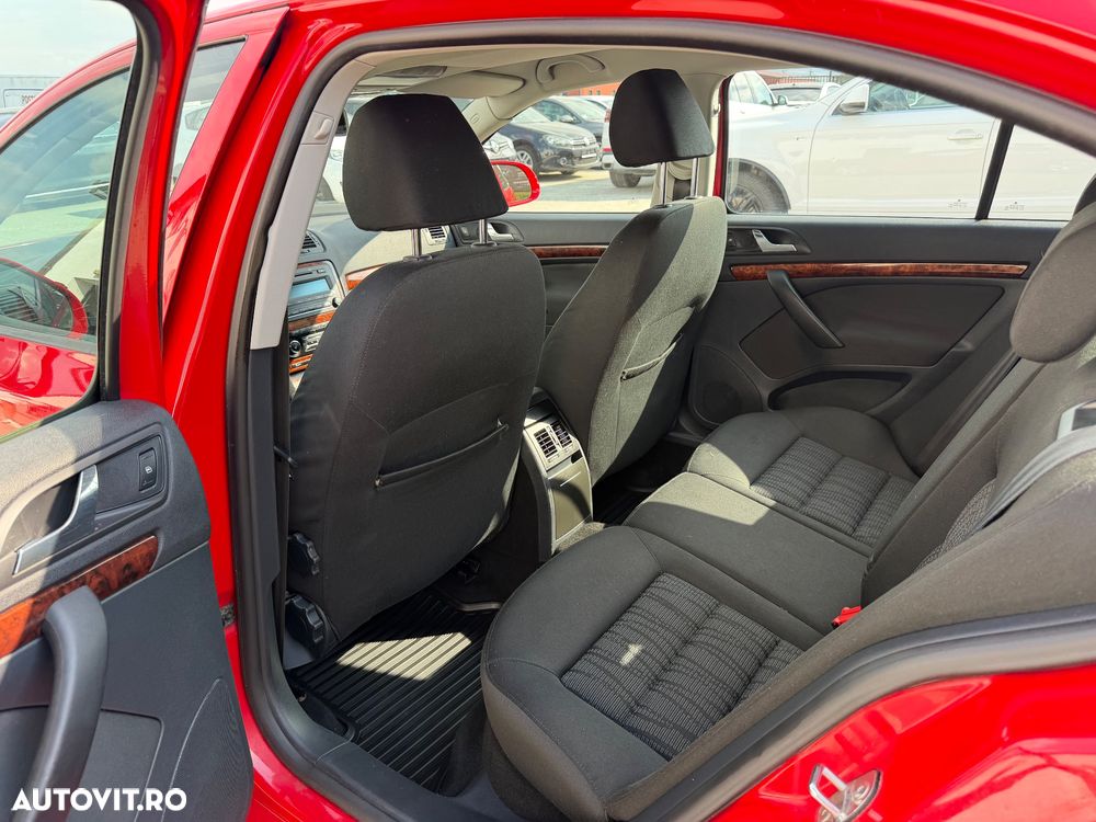 Skoda Octavia 1.6 TDI DPF Elegance - 7