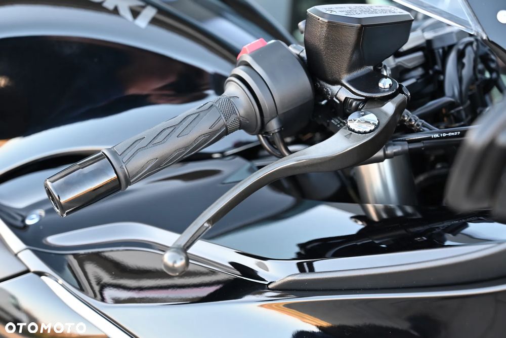 Suzuki GSX-R - 35