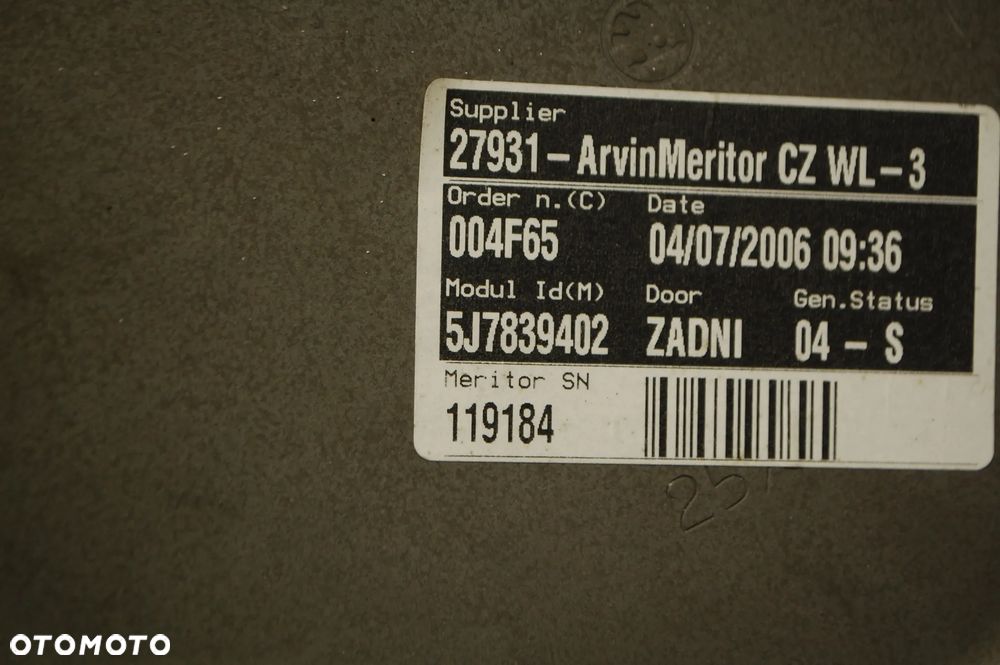 PODNOŚNIK MECHANIZM SZYBY LEWY TYŁ TYLNY MANUALNY  5J7839401 SKODA ROOMSTER PRAKTIK - 1