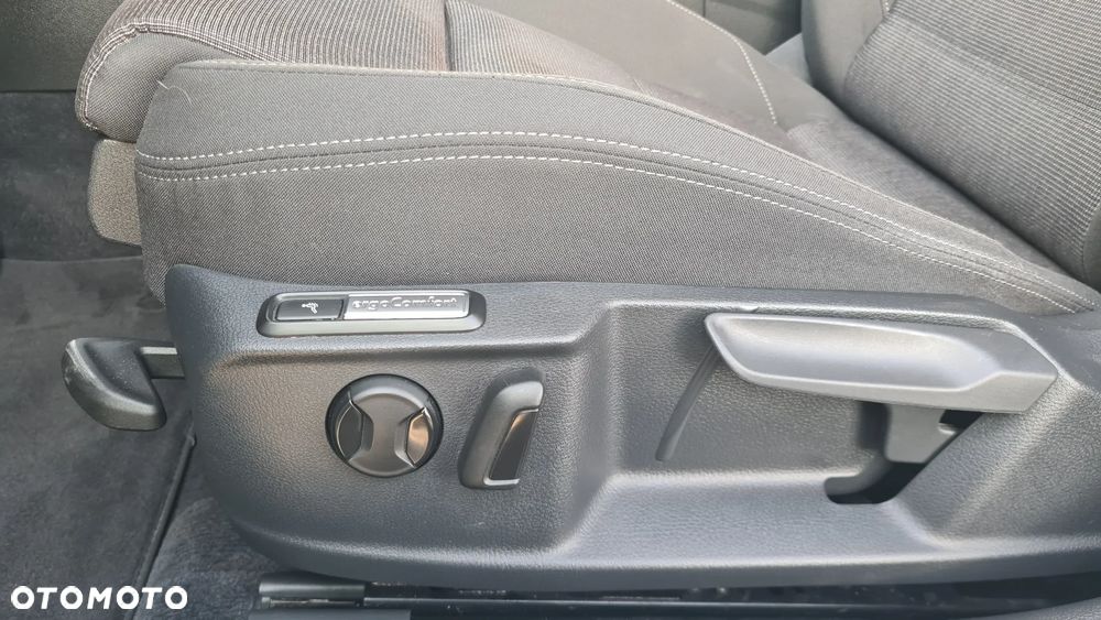 Volkswagen Passat 2.0 TDI SCR Elegance - 12