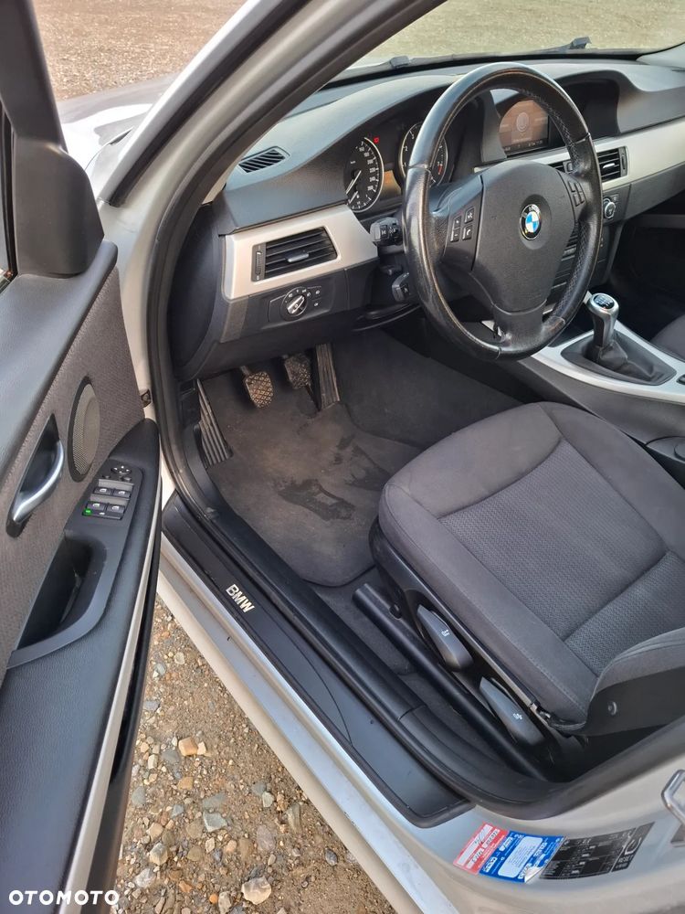 BMW Seria 3 320i - 6