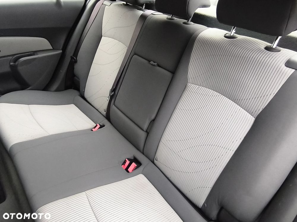 Chevrolet Cruze - 36