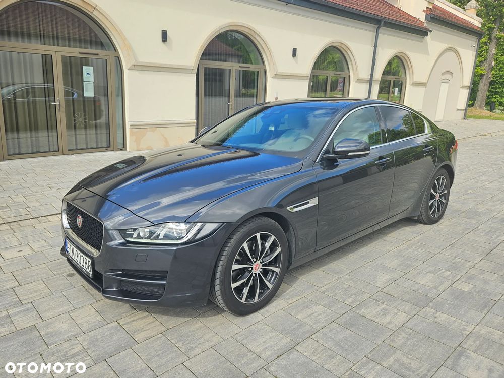 Jaguar XE 2.0 D Portfolio - 13