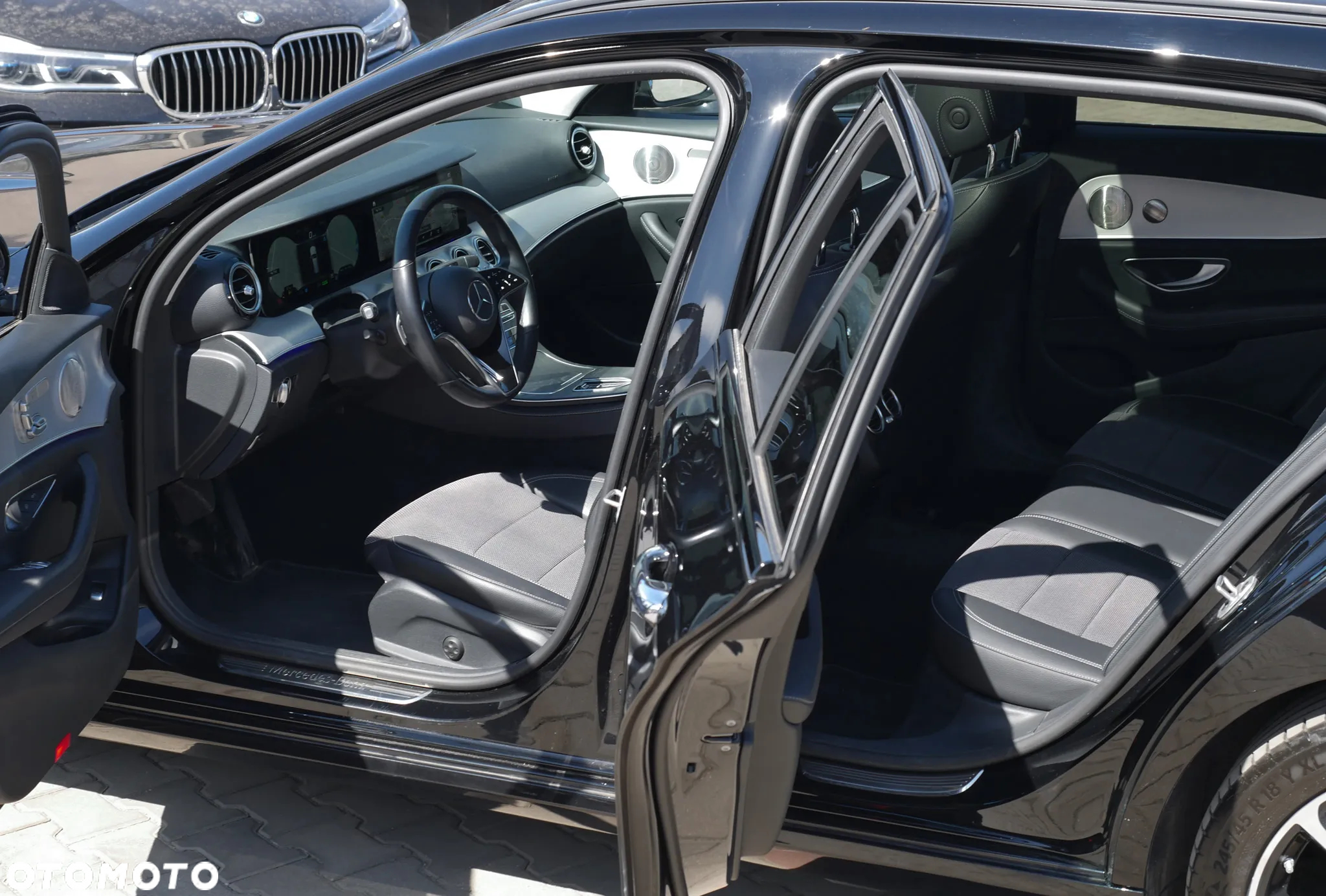 Mercedes-Benz Klasa E 220 d 4Matic T 9G-TRONIC Avantgarde - 26