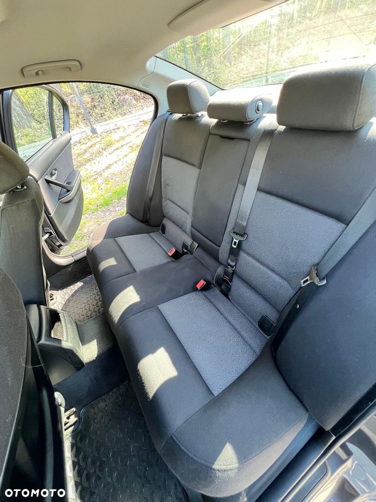 BMW Seria 3 318i - 23
