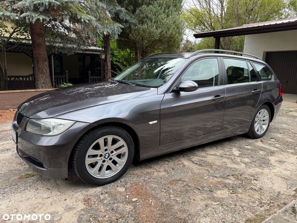 BMW Seria 3 318i Touring - 11