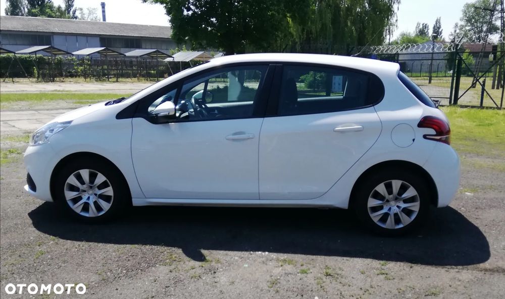 Peugeot 208 - 8