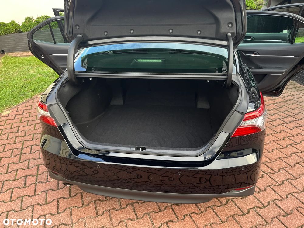 Toyota Camry 2.5 Hybrid Executive CVT - 24