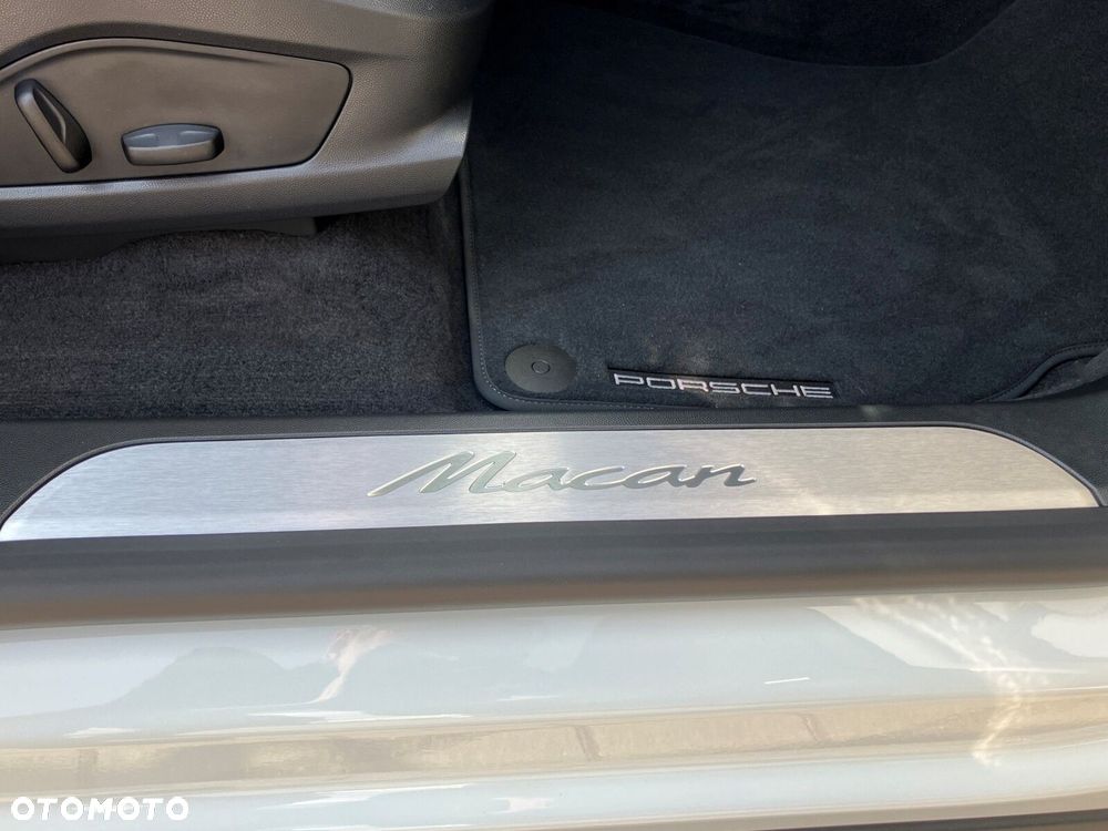 Porsche Macan - 31