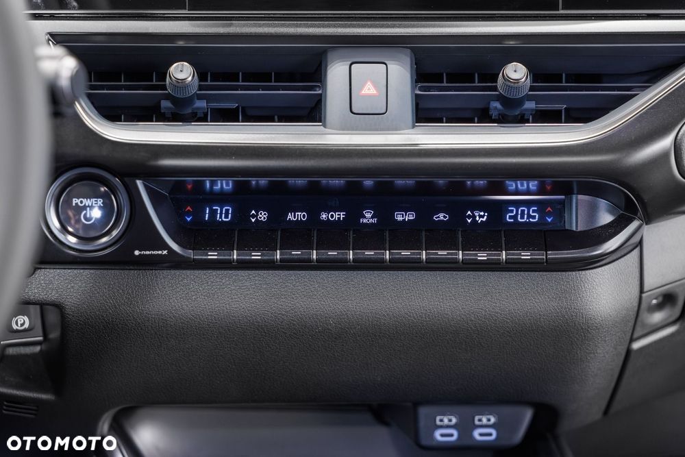 Lexus UX - 30
