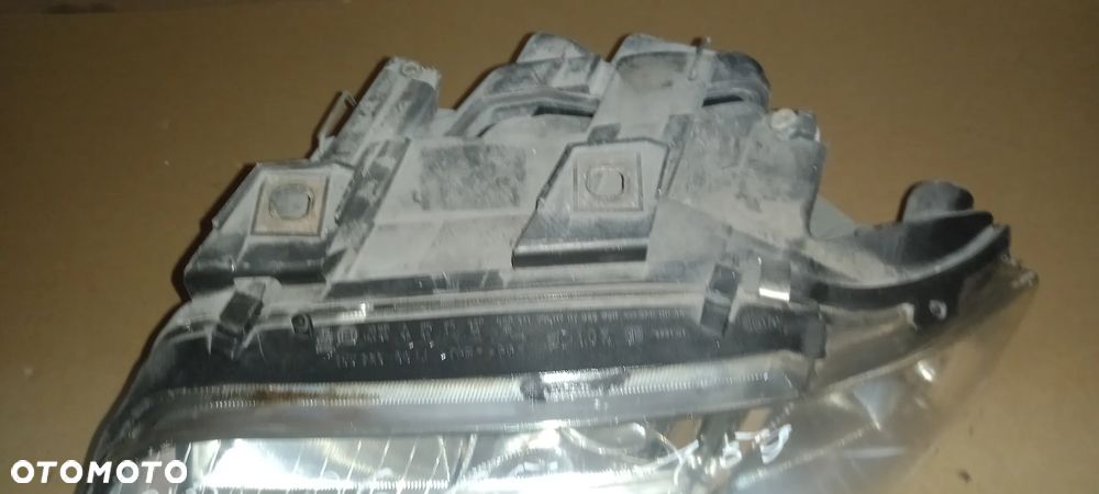 Lampa przód przednia lewa Audi A6C5 - 2