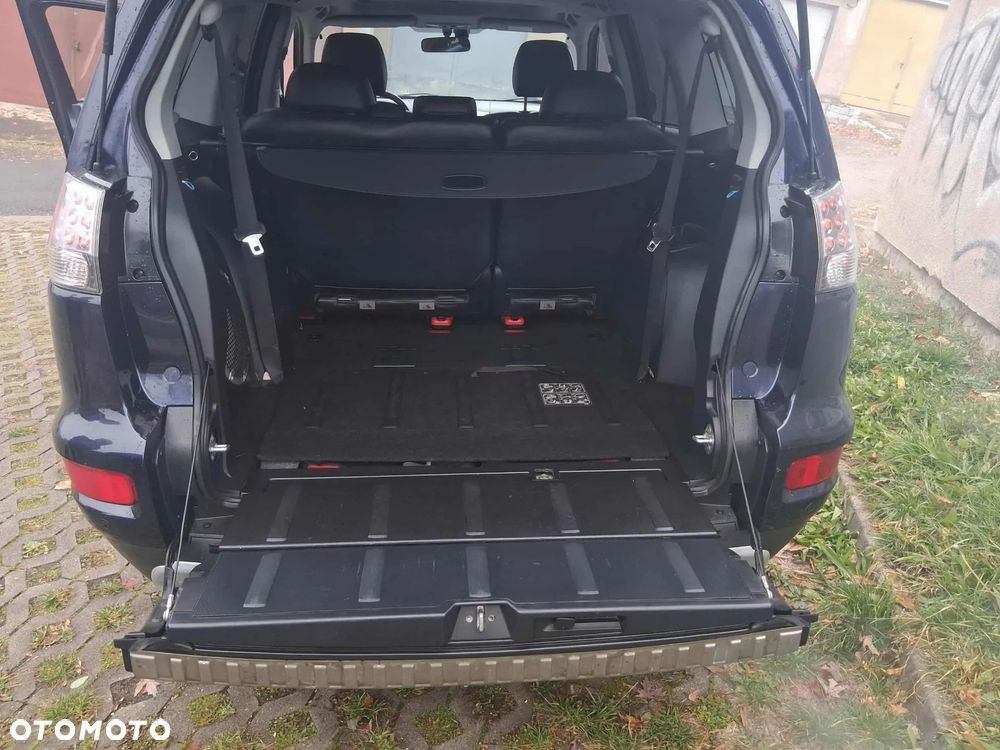 Mitsubishi Outlander - 9