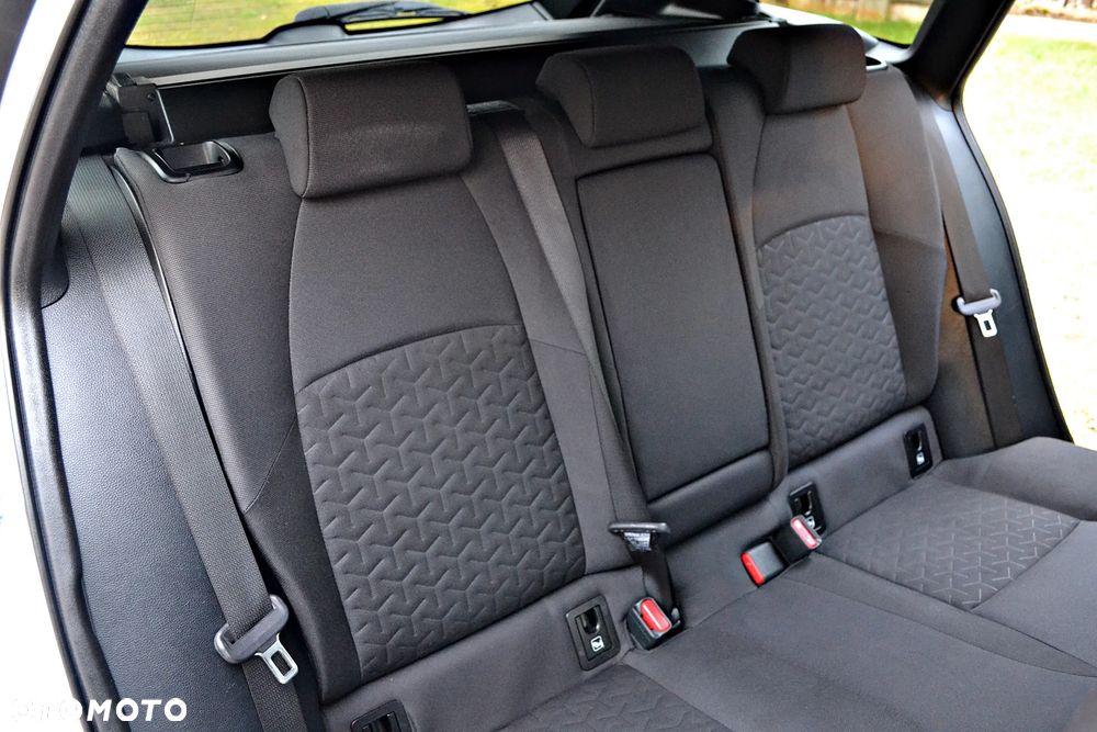 Toyota Corolla 2.0 Hybrid Comfort - 30