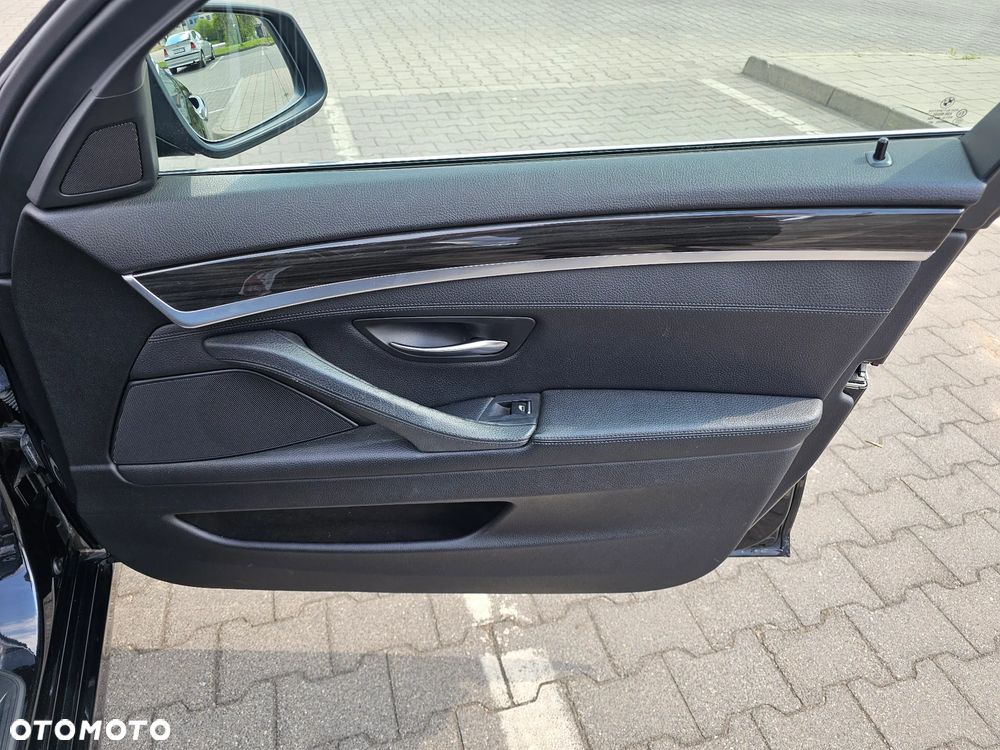 BMW Seria 5 520d xDrive - 31