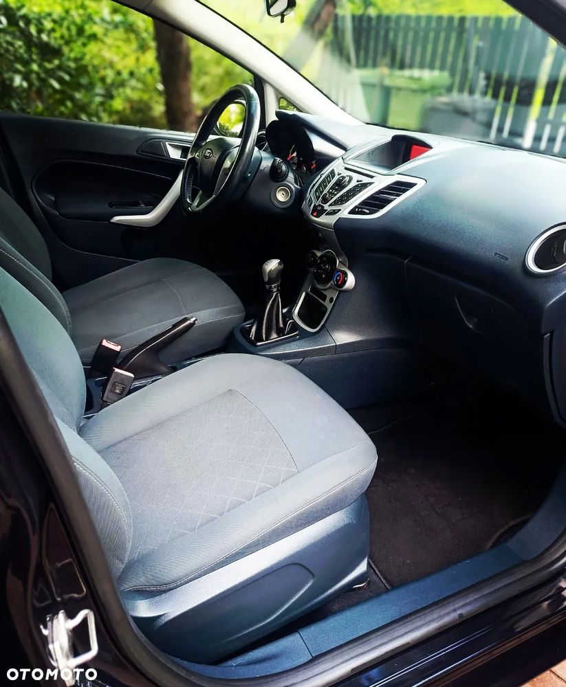 Ford Fiesta - 22