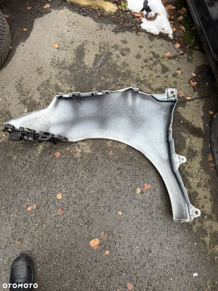 TOYOTA YARIS BŁOTNIK PRAWY - 2