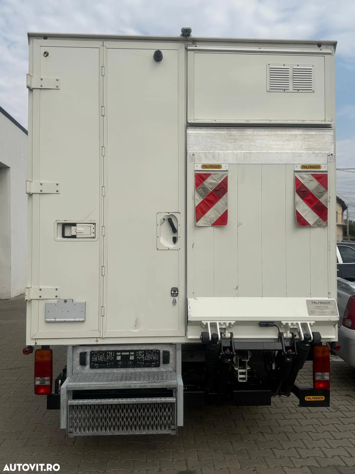 Mercedes-Benz Sprinter - 9