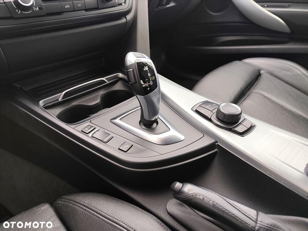 BMW Seria 3 320d Sport Line sport - 16