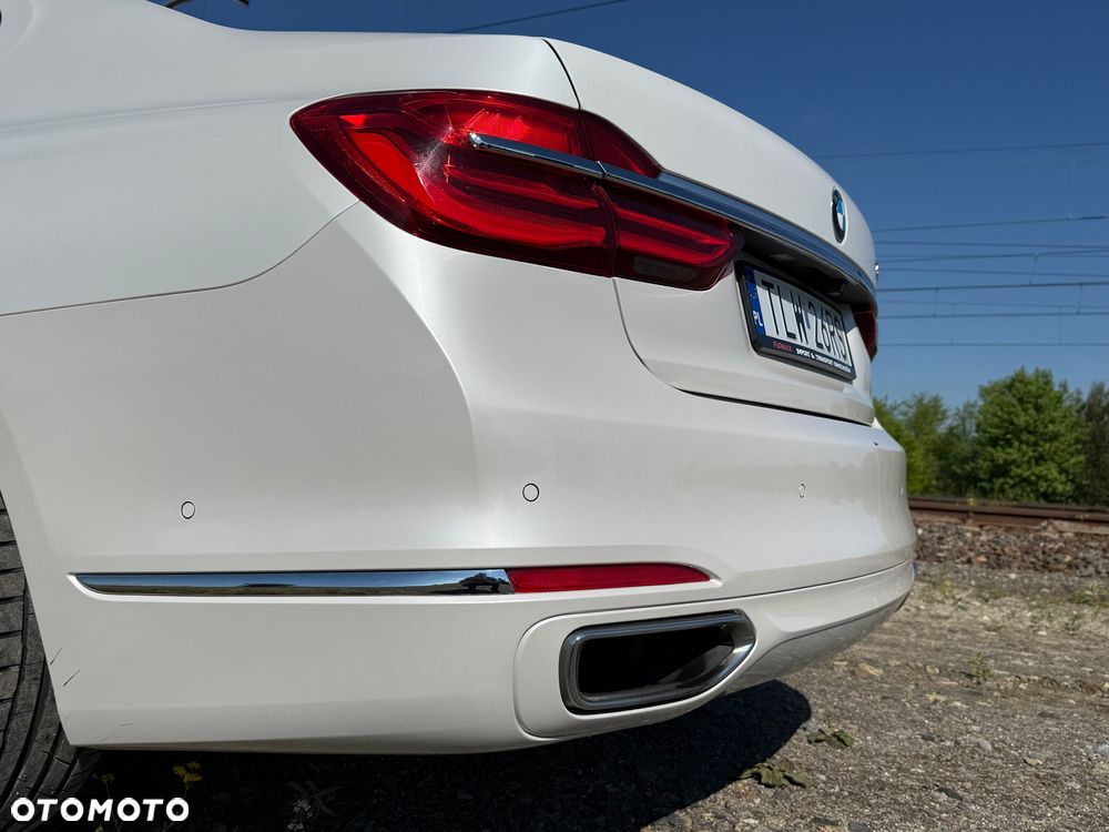 BMW Seria 7 750i xDrive - 7