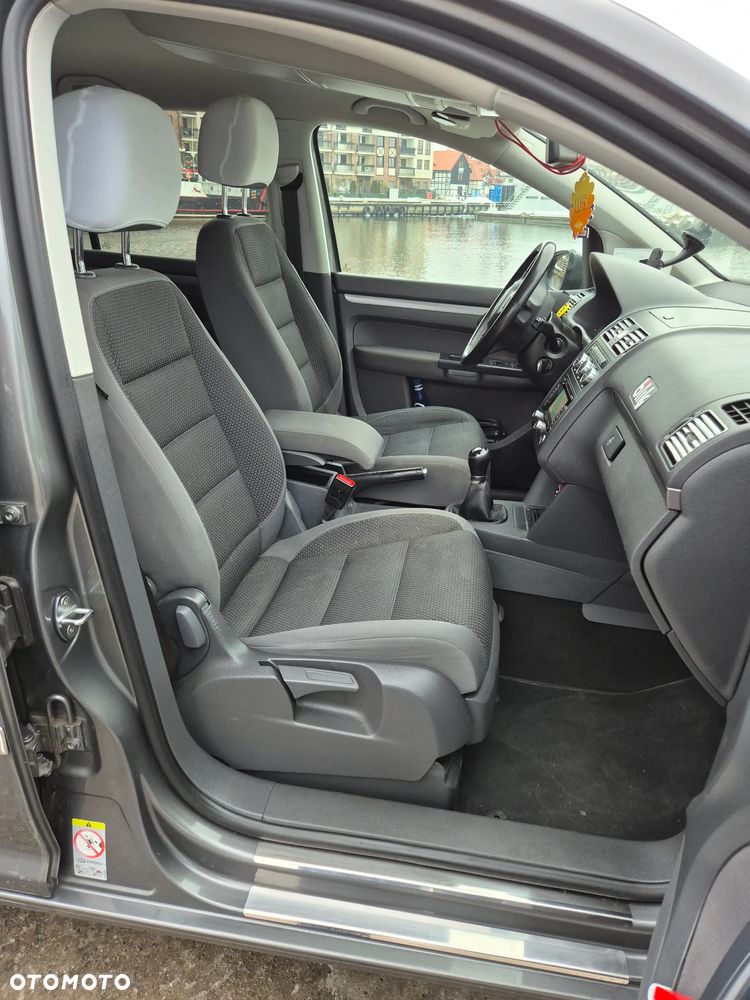 Volkswagen Touran - 20