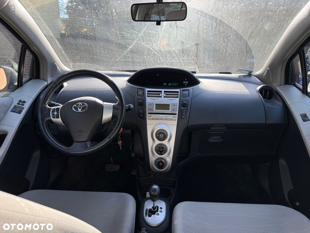 Toyota Yaris 1.3 Sol - 4