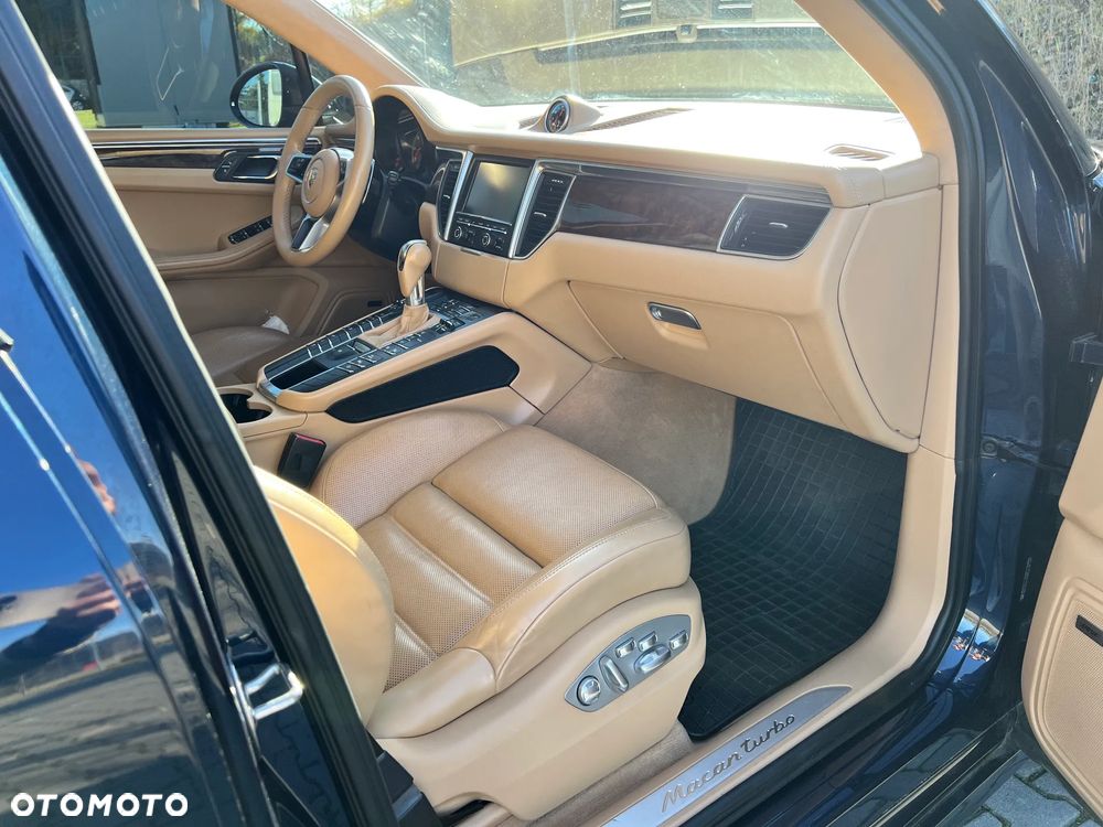 Porsche Macan Turbo PDK - 21