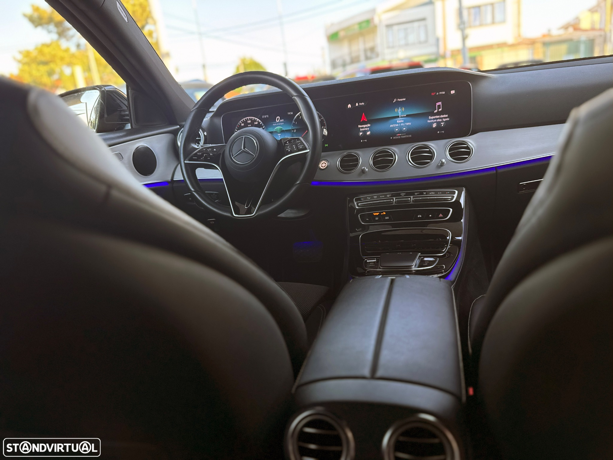 Mercedes-Benz E 300 de AMG Line - 19