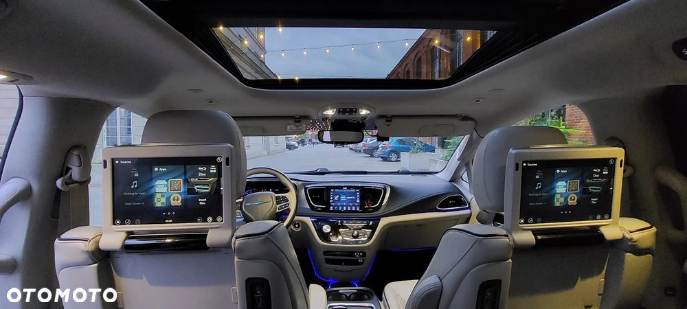 Chrysler Pacifica - 4