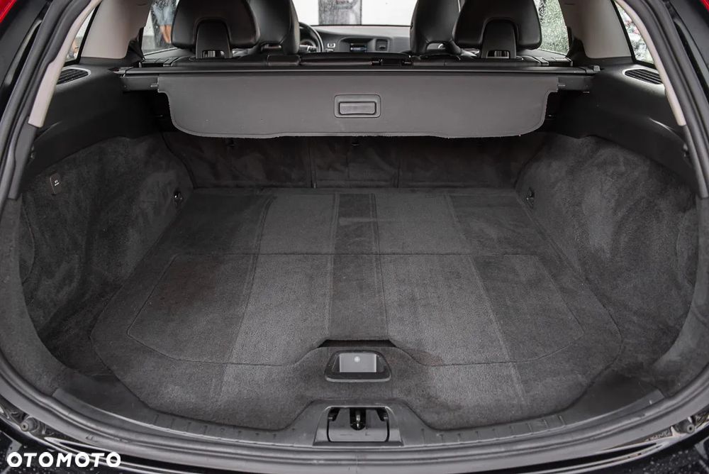 Volvo V60 T3 R-Design Summum - 26