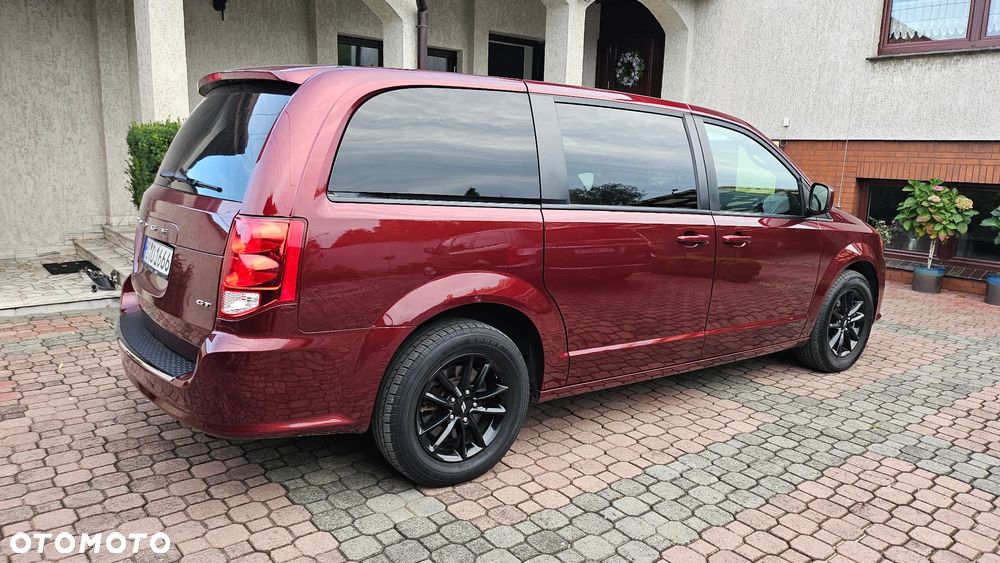 Dodge Grand Caravan - 2