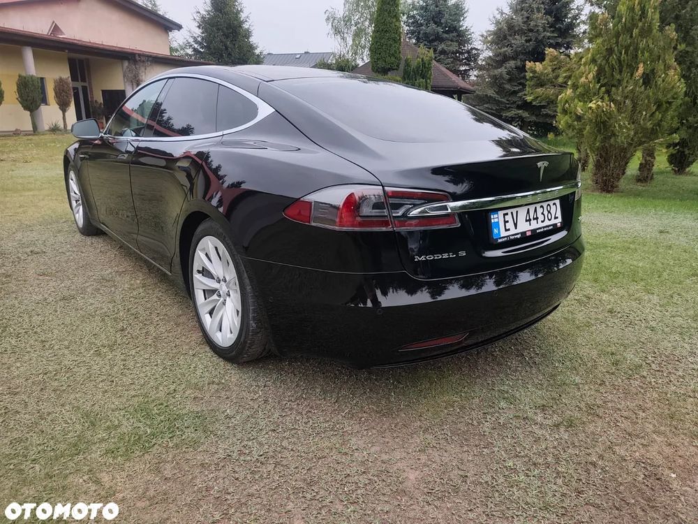 Tesla Model S - 6