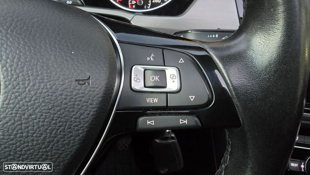VW Touran 1.6 TDI Confortline - 16