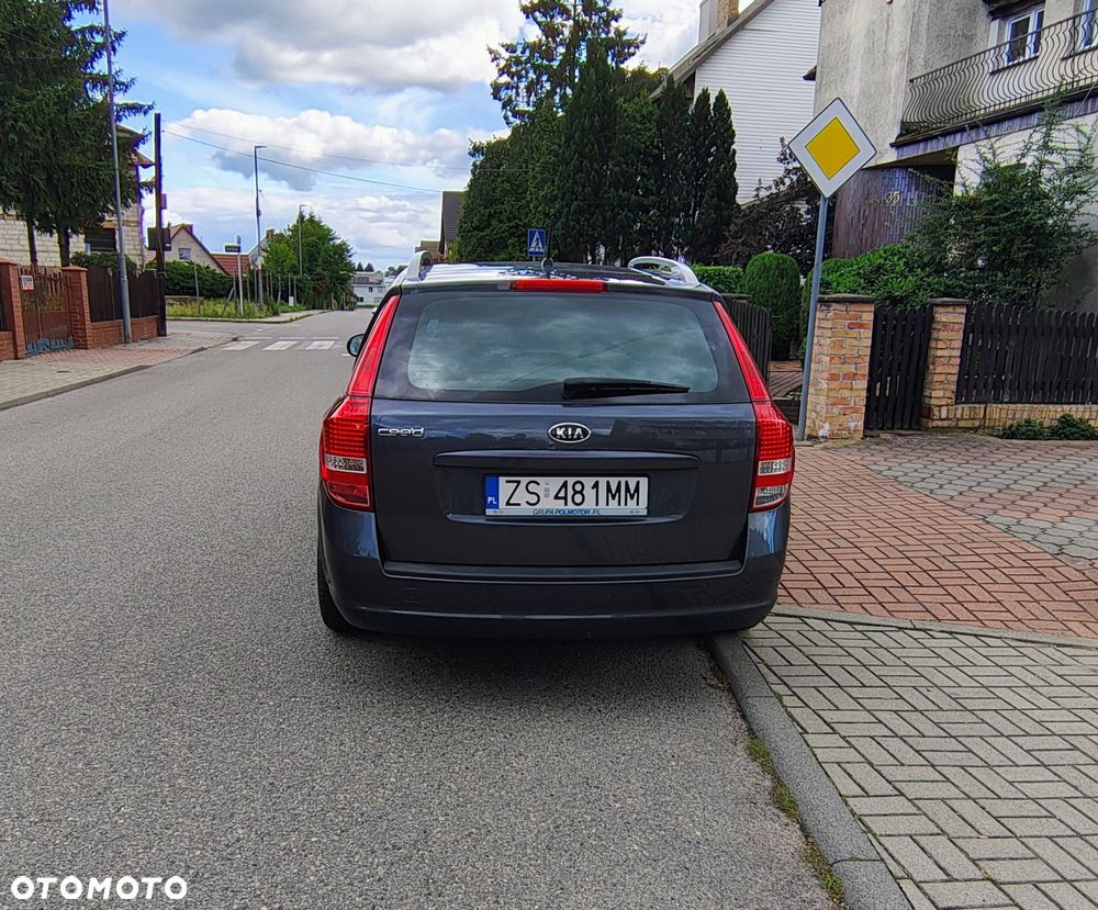 Kia Ceed - 4