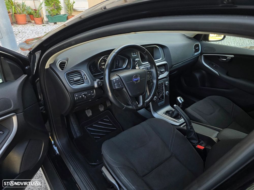 Volvo V40 Cross Country 1.6 D2 Summum - 11