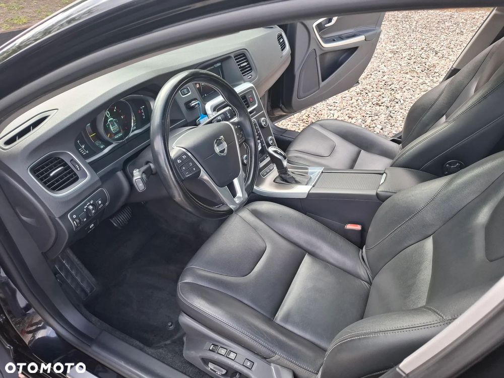 Volvo V60 D6 AWD Plug-in Hybrid R-Design Summum - 19