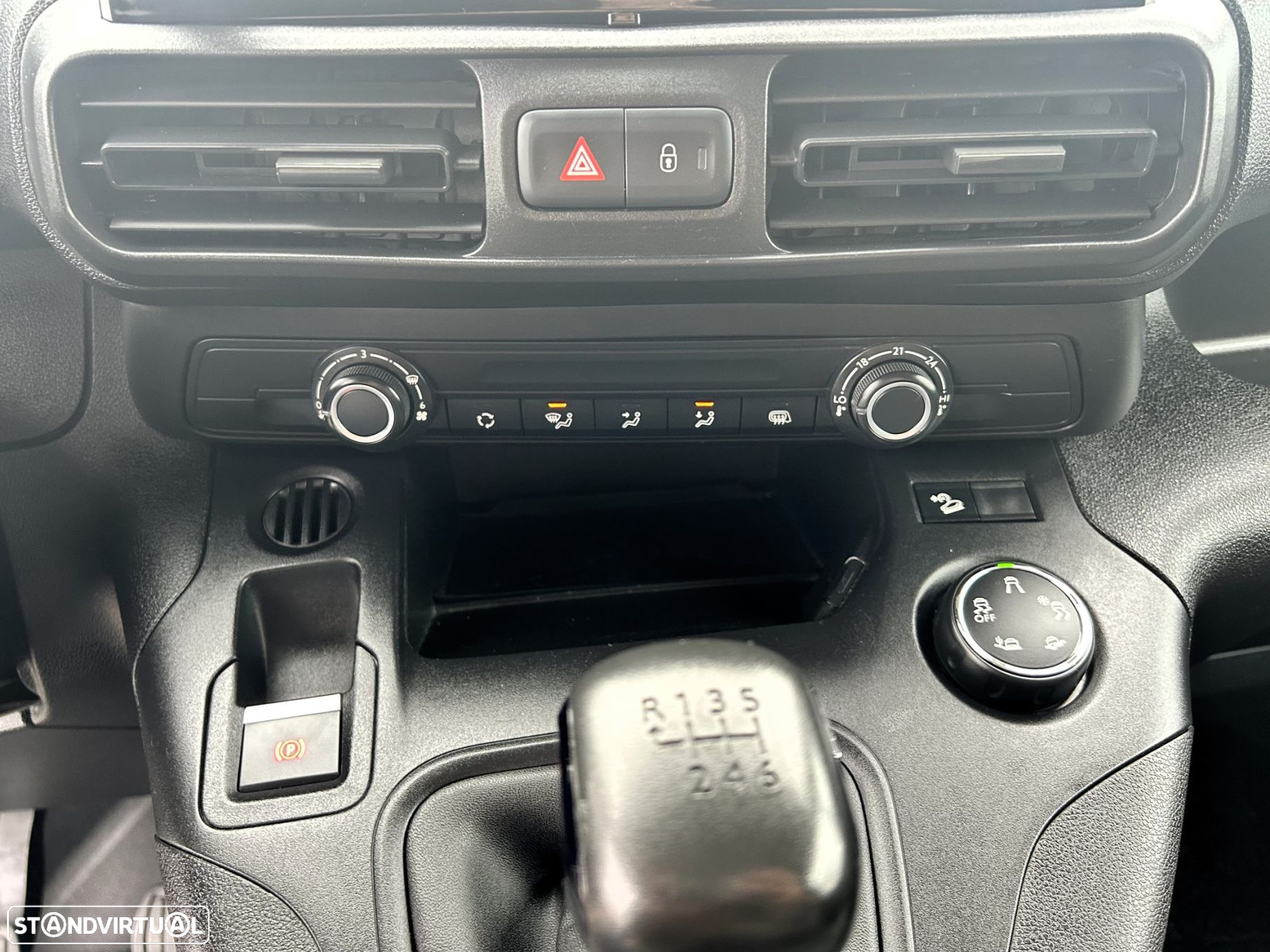 Peugeot Partner 1.5 BlueHDi Asphalt Longa - 21