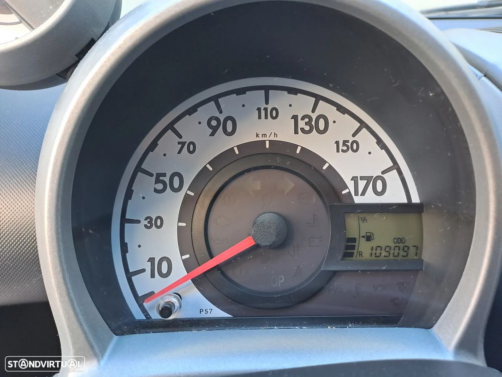 Peugeot 107 1.0 Black&Silver - 10