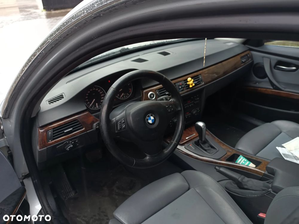 BMW Seria 3 330i - 23