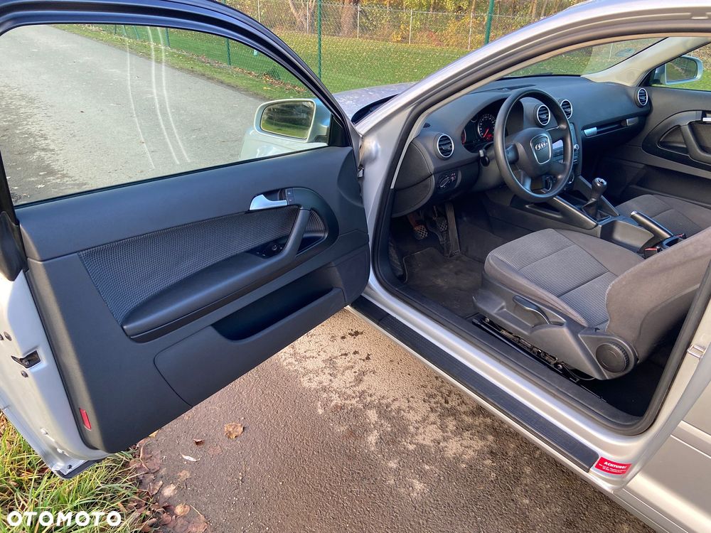 Audi A3 3-drzwiowe 1.6 Attraction - 11