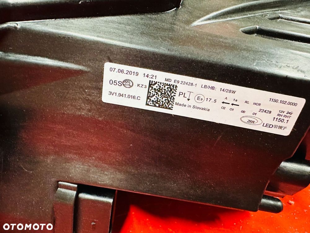 LAMPA PRAWA SKODA SUPERB 3V1 LIFT CRYSTAL LED - 4