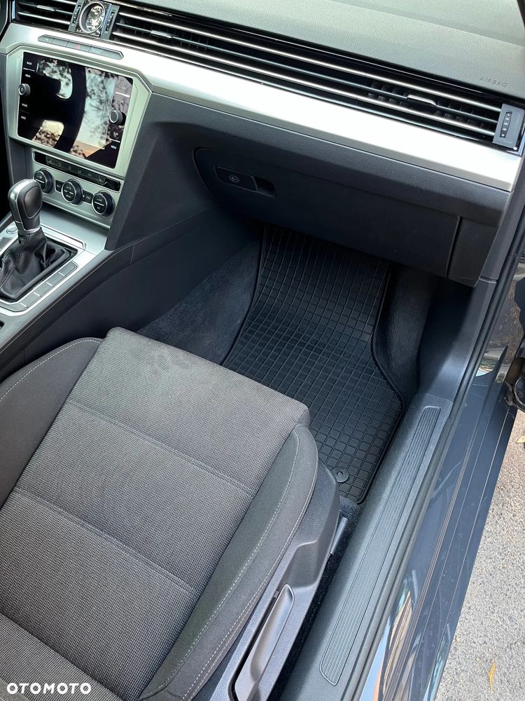 Volkswagen Passat 2.0 TDI SCR DSG Comfortline - 23